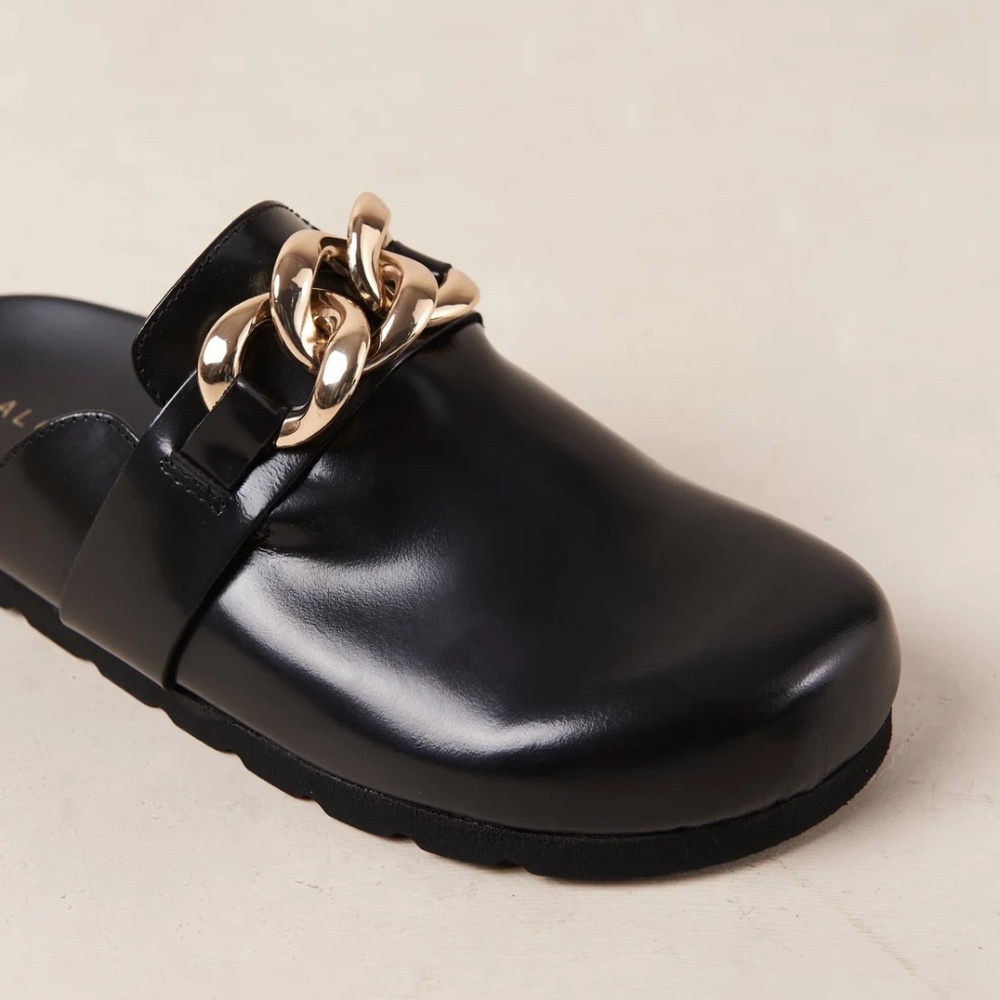 ALOHAS FIREPLACE CHAIN SLIP ON SHOES 8.5 (39)